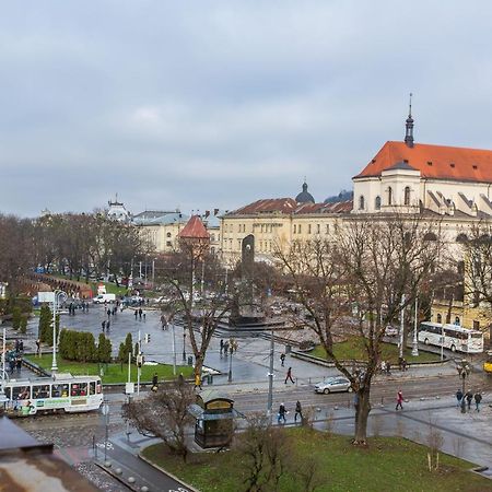 В Центрі Біля Ратуші Вулиця Площа Ринок 11 Лвив Екстериор снимка