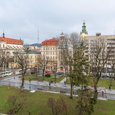 В Центрі Біля Ратуші Вулиця Площа Ринок 11 Лвив Екстериор снимка
