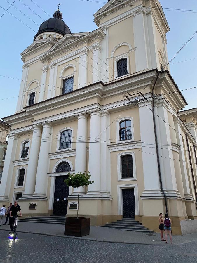 В Центрі Біля Ратуші Вулиця Площа Ринок 11 Лвив Екстериор снимка