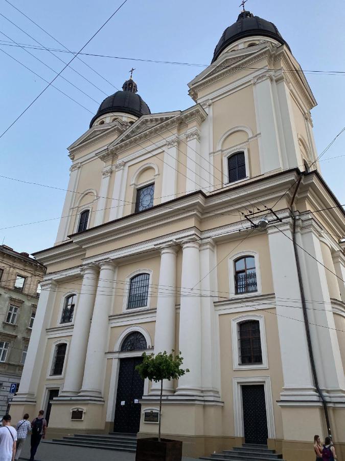 В Центрі Біля Ратуші Вулиця Площа Ринок 11 Лвив Екстериор снимка