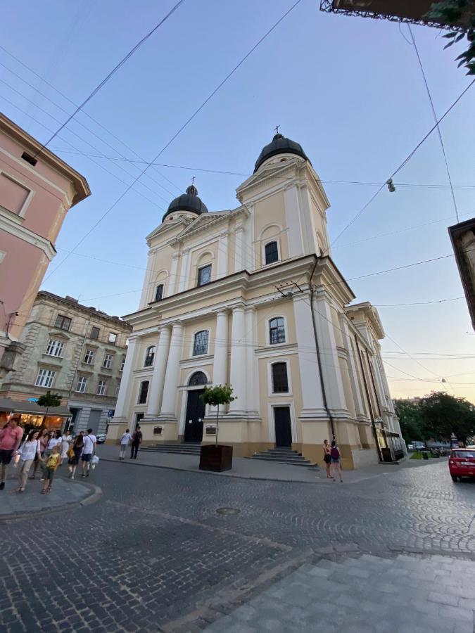 В Центрі Біля Ратуші Вулиця Площа Ринок 11 Лвив Екстериор снимка